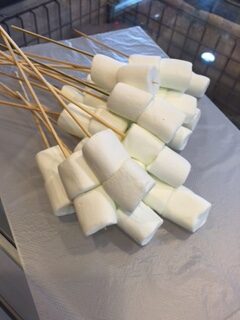Marshmellow (with skewer sticks)